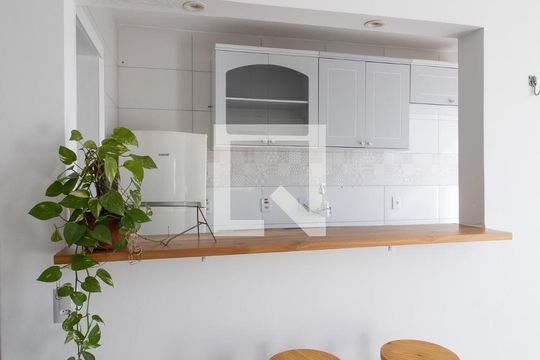 Cozinha de apartamento à venda com 2 quartos, 60m² em Jardim do Salso, Porto Alegre