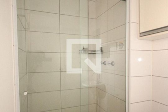 Banheiro de kitnet/studio para alugar com 1 quarto, 32m² em Vila Graciosa, São Paulo