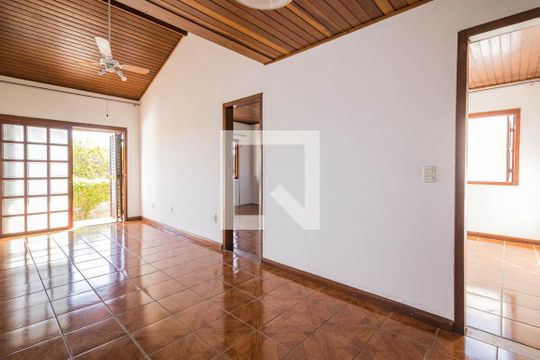 Casa à venda com 4 quartos, 228m² em Jardim Itu, Porto Alegre