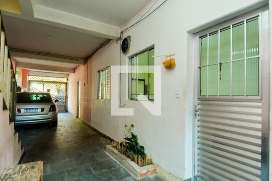 Área de Entrada  de casa para alugar com 1 quarto, 50m² em Vila Flórida, Guarulhos