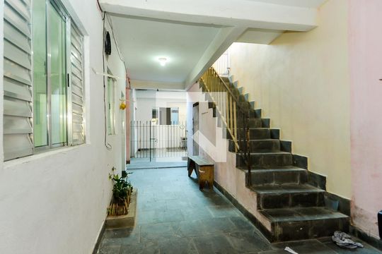 Área de Entrada  de casa para alugar com 1 quarto, 50m² em Vila Flórida, Guarulhos