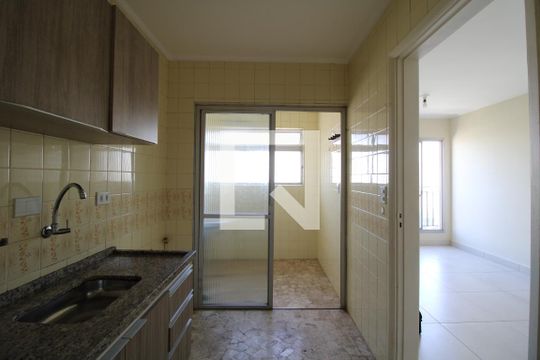 Cozinha  de apartamento para alugar com 1 quarto, 50m² em Vila Romana, São Paulo