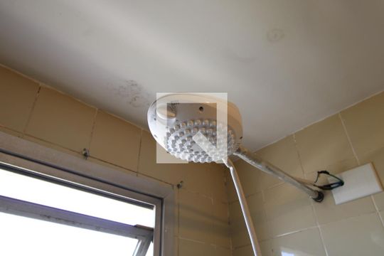 Detalhe do banheiro  de apartamento para alugar com 1 quarto, 50m² em Vila Romana, São Paulo