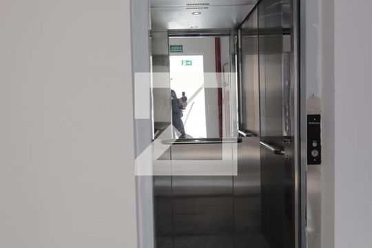 Elevador  de apartamento à venda com 2 quartos, 40m² em Jardim Maringá, São Paulo