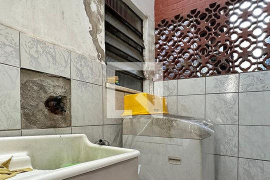 Lavanderia  de casa à venda com 3 quartos, 210m² em Niterói, Canoas