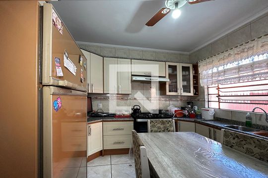 Cozinha  de casa à venda com 3 quartos, 210m² em Niterói, Canoas