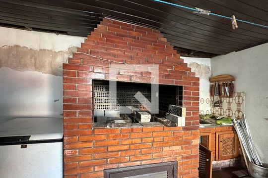 Churrasqueira de casa à venda com 3 quartos, 210m² em Niterói, Canoas