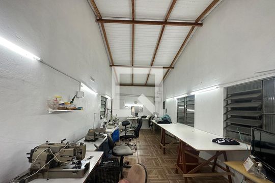 Garagem  de casa à venda com 3 quartos, 280m² em Niterói, Canoas