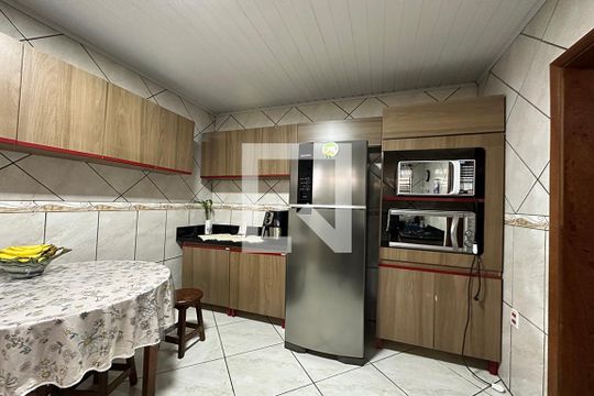 Cozinha  de casa à venda com 3 quartos, 280m² em Niterói, Canoas