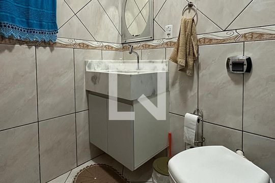 Banheiro de casa à venda com 3 quartos, 280m² em Niterói, Canoas
