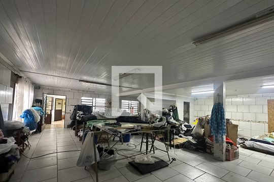 Garagem  de casa à venda com 3 quartos, 280m² em Niterói, Canoas