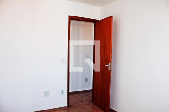 Quarto 1 de apartamento à venda com 2 quartos, 56m² em Vila Carmosina, São Paulo
