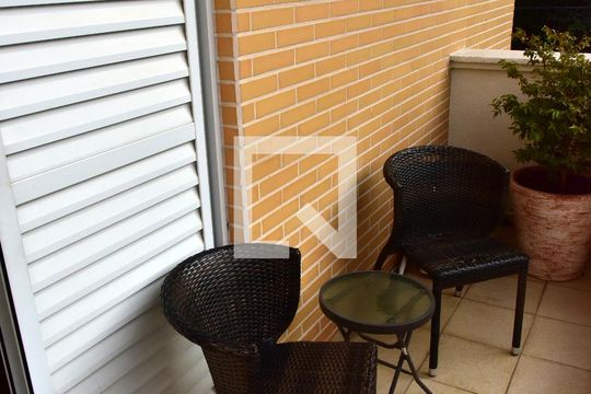 Varanda da Suíte de casa de condomínio à venda com 4 quartos, 241m² em Vila Sofia, São Paulo