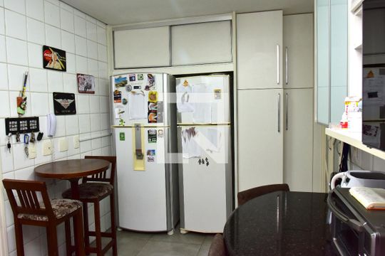 Cozinha de casa de condomínio à venda com 4 quartos, 241m² em Vila Sofia, São Paulo