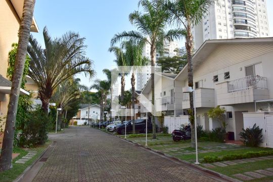 Área comum de casa de condomínio à venda com 4 quartos, 241m² em Vila Sofia, São Paulo