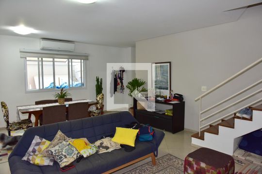 Sala de casa de condomínio à venda com 4 quartos, 241m² em Vila Sofia, São Paulo