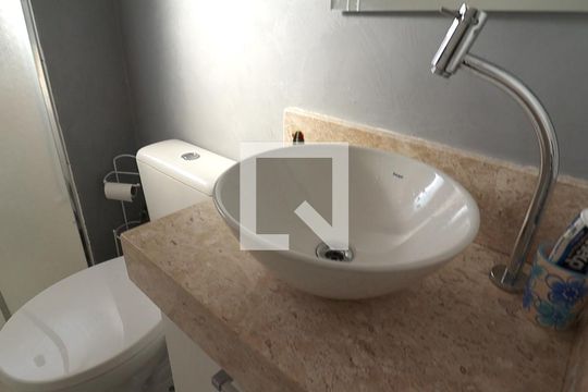 Banheiro de apartamento à venda com 2 quartos, 48m² em Vila Esperança, Jundiaí
