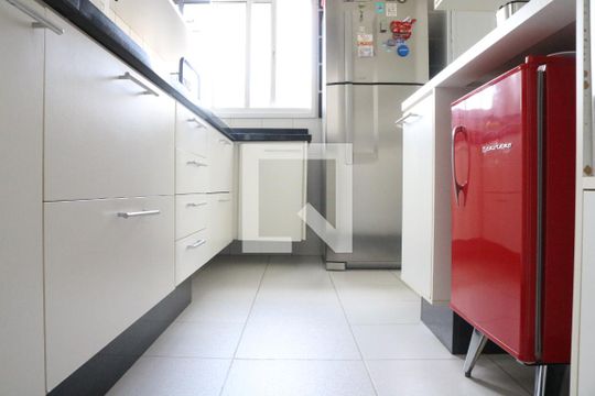 Cozinha de apartamento para alugar com 3 quartos, 109m² em Parque Industrial Tomas Edson, São Paulo