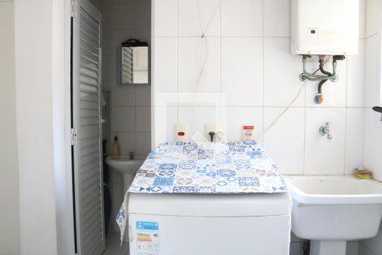 Área de Serviço de apartamento para alugar com 3 quartos, 109m² em Parque Industrial Tomas Edson, São Paulo