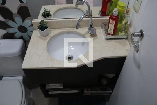 Lavabo de apartamento para alugar com 3 quartos, 109m² em Parque Industrial Tomas Edson, São Paulo