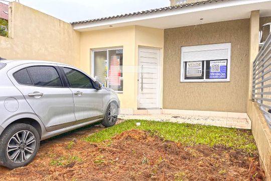 Fachada de casa à venda com 3 quartos, 79m² em Guarujá, Porto Alegre