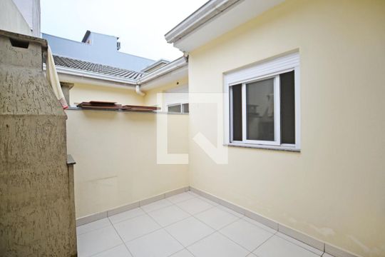 Pátio/Serviço de casa à venda com 3 quartos, 79m² em Guarujá, Porto Alegre