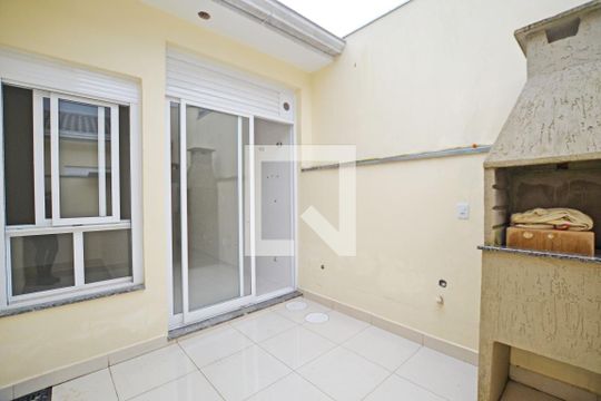 Pátio/Serviço de casa à venda com 3 quartos, 79m² em Guarujá, Porto Alegre