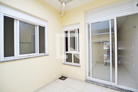 Pátio/Serviço de casa à venda com 3 quartos, 79m² em Guarujá, Porto Alegre