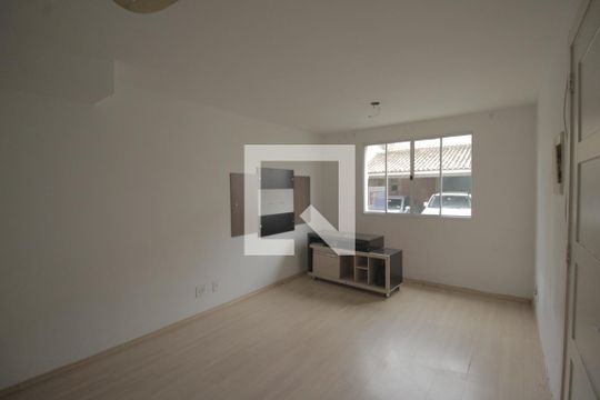 Sala de casa de condomínio à venda com 4 quartos, 107m² em Humaitá, Porto Alegre