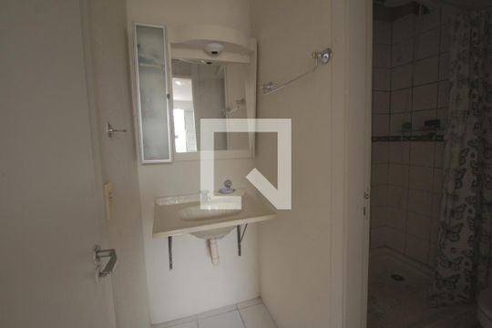Banheiro de casa de condomínio à venda com 4 quartos, 107m² em Humaitá, Porto Alegre