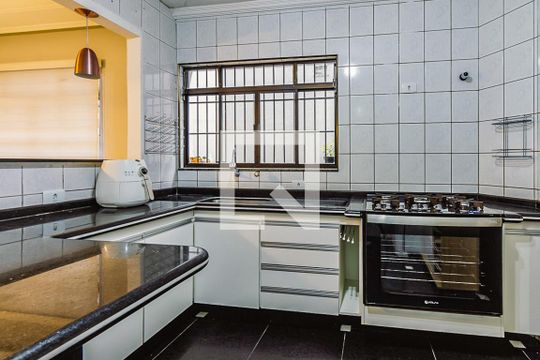 Cozinha de casa para alugar com 3 quartos, 180m² em Parque Sao Domingos, São Paulo