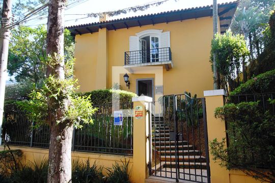 Fachada de casa à venda com 4 quartos, 440m² em Jardim Leonor, São Paulo