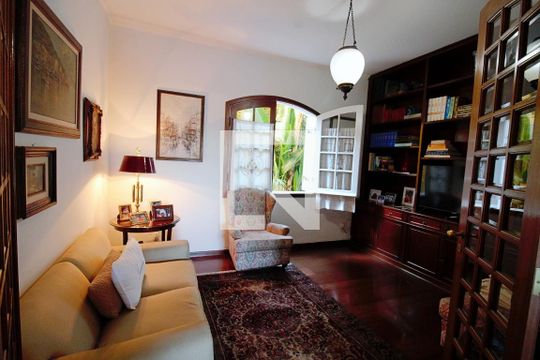 Casa à venda com 4 quartos, 440m² em Jardim Leonor, São Paulo