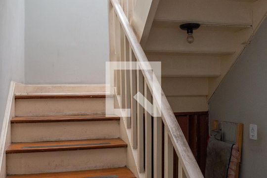 Escada de casa à venda com 3 quartos, 120m² em Vila Ipojuca, São Paulo