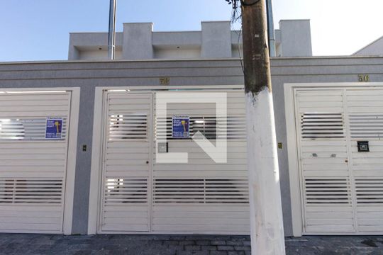 Fachada de casa à venda com 3 quartos, 67m² em Vila Virginia, São Paulo