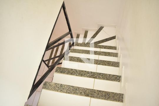 Escada de casa para alugar com 2 quartos, 108m² em Campo Grande, Rio de Janeiro