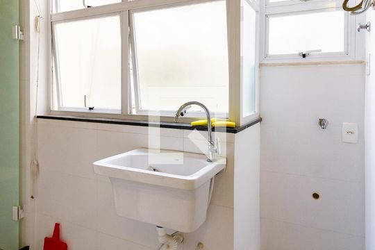 Área de serviço de apartamento para alugar com 2 quartos, 70m² em Leblon, Rio de Janeiro