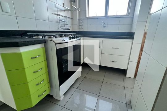 Cozinha de apartamento à venda com 3 quartos, 85m² em Palmares, Belo Horizonte