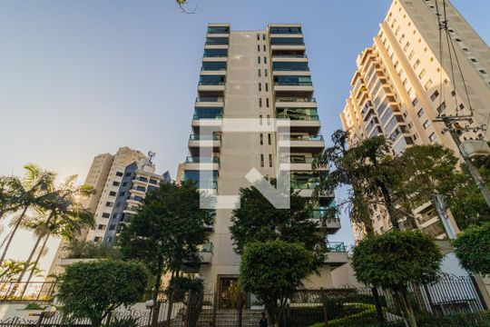 Fachada de apartamento para alugar com 3 quartos, 250m² em Vila Suzana, São Paulo