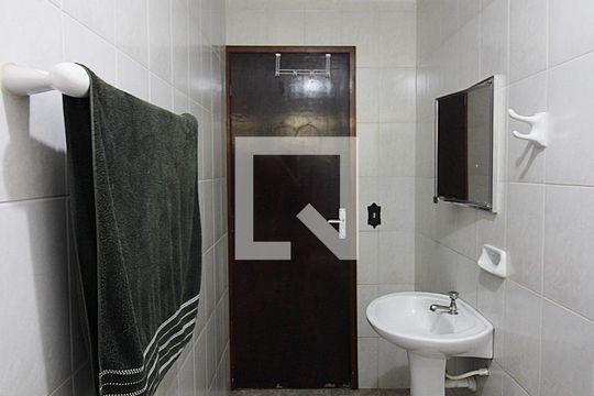 Banheiro social de casa à venda com 3 quartos, 176m² em Ferrazópolis, São Bernardo do Campo