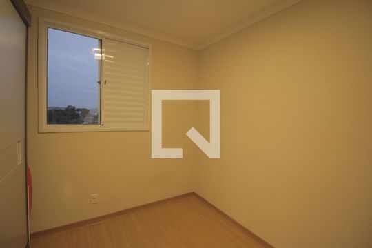 Quarto 1 de apartamento para alugar com 2 quartos, 47m² em Rubem Berta, Porto Alegre
