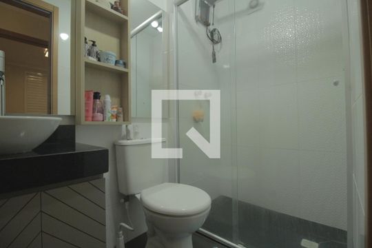 Banheiro de apartamento para alugar com 2 quartos, 47m² em Rubem Berta, Porto Alegre