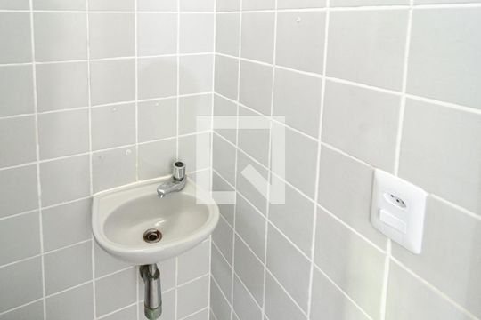 Lavabo de casa de condomínio para alugar com 3 quartos, 188m² em Vila do Encontro, São Paulo