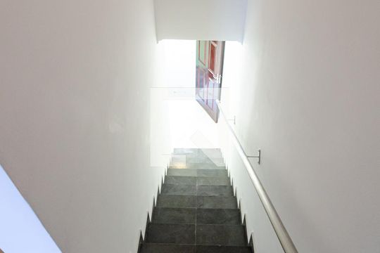 Escadas de casa de condomínio à venda com 3 quartos, 188m² em Vila do Encontro, São Paulo