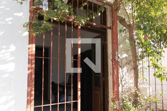 Fachada de casa para alugar com 1 quarto, 188m² em Menino Deus, Porto Alegre