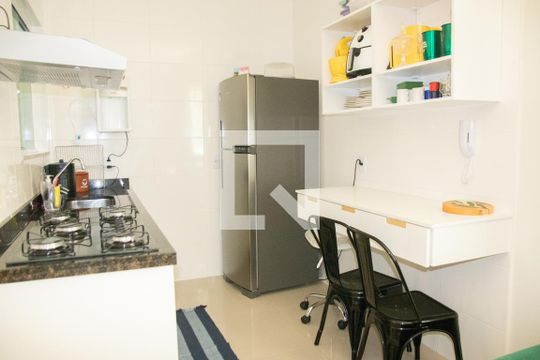 Cozinha de casa de condomínio para alugar com 2 quartos, 51m² em Jardim Leonor Mendes de Barros, São Paulo