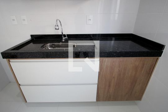 Cozinha de casa de condomínio para alugar com 2 quartos, 92m² em Jardim Simus, Sorocaba