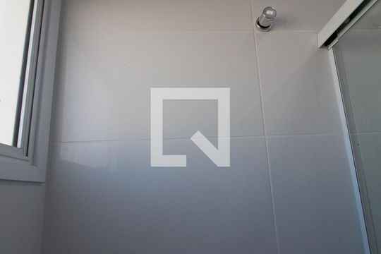 Banheiro da Suíte 1 de casa de condomínio para alugar com 2 quartos, 92m² em Jardim Simus, Sorocaba