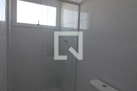 Banheiro da Suíte 1 de casa de condomínio para alugar com 2 quartos, 92m² em Jardim Simus, Sorocaba