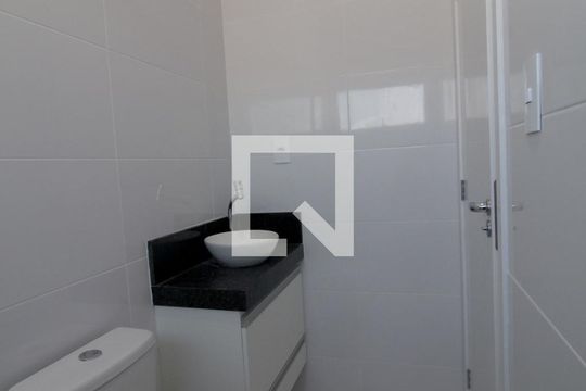 Banheiro da Suíte 1 de casa de condomínio para alugar com 2 quartos, 92m² em Jardim Simus, Sorocaba
